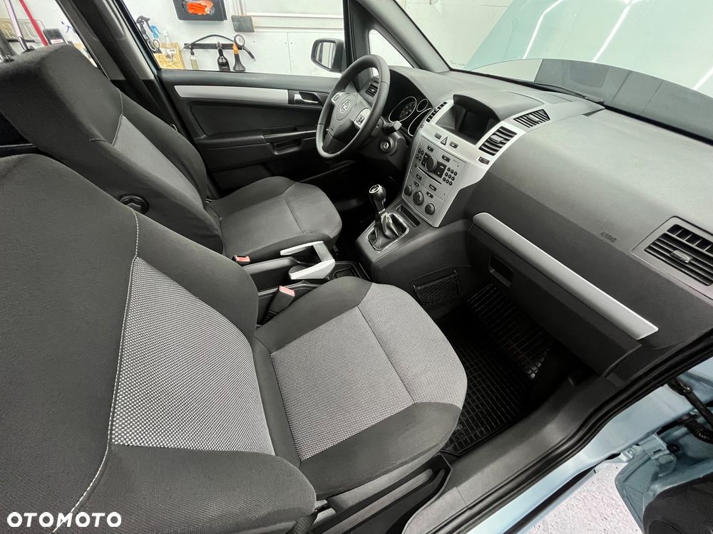 Opel Zafira - 26