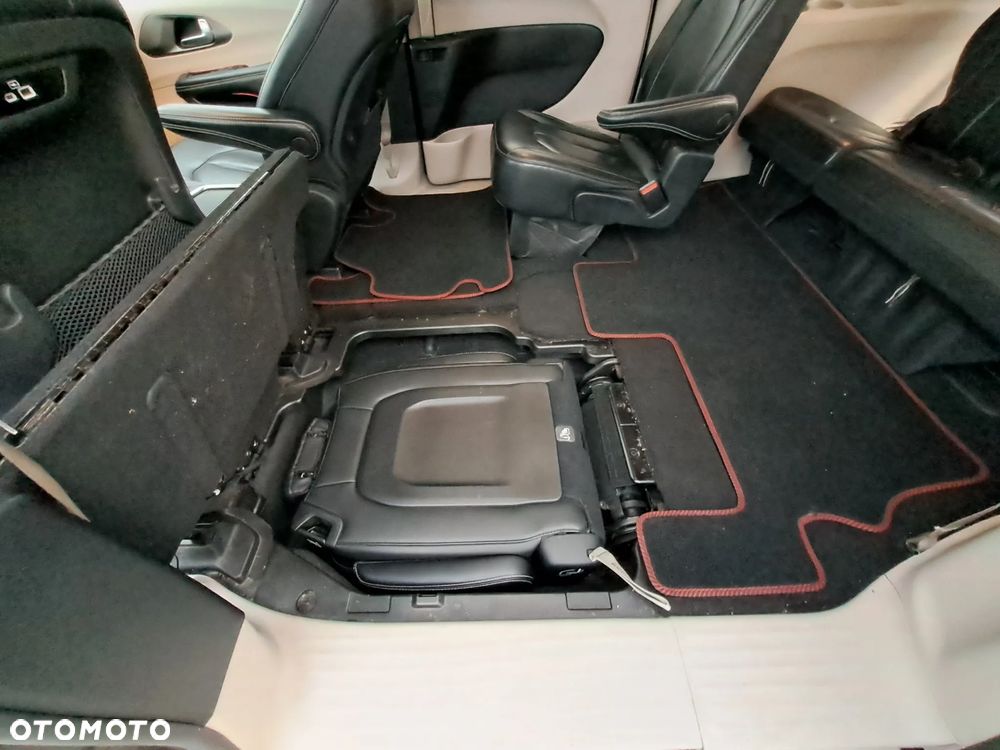 Chrysler Pacifica - 24