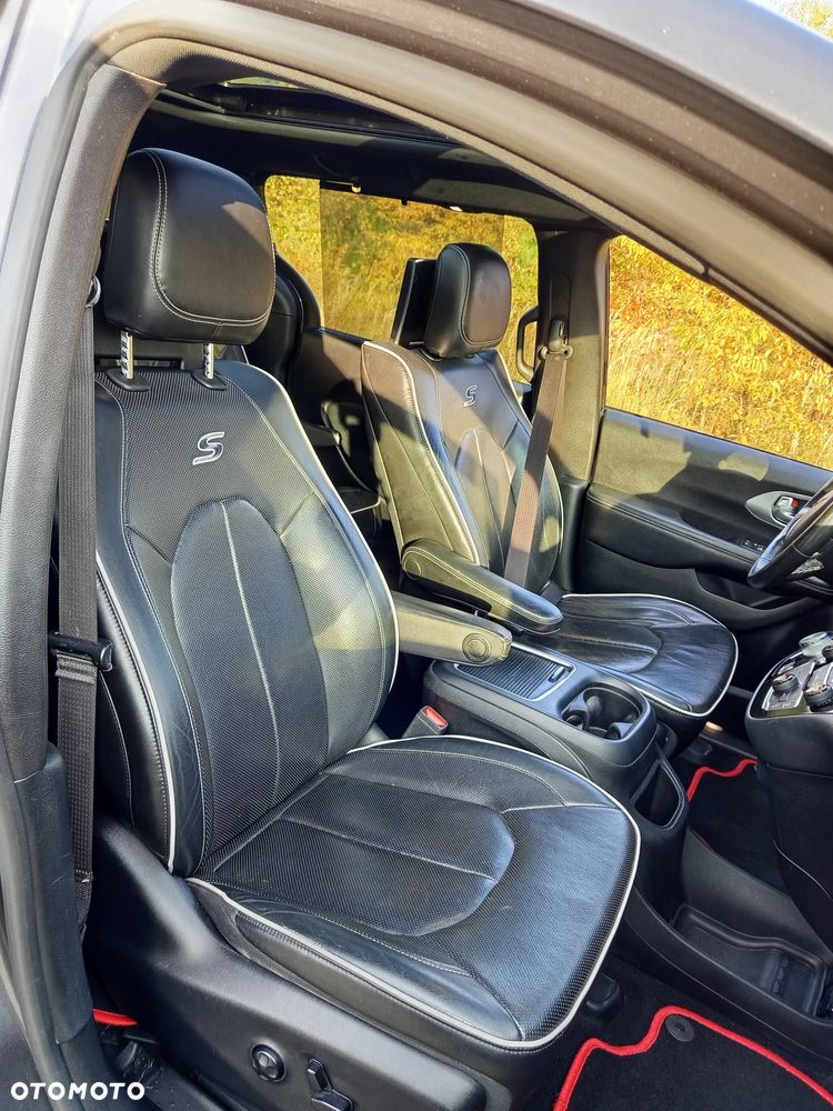 Chrysler Pacifica - 21