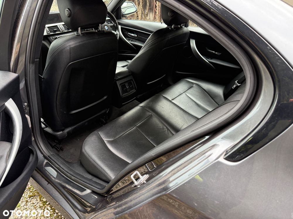 BMW Seria 3 320i Edition M Sport Shadow - 15