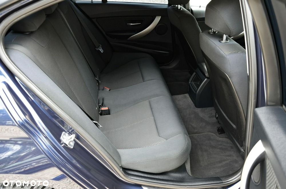 BMW Seria 3 318d Blue Performance Sport Line - 34