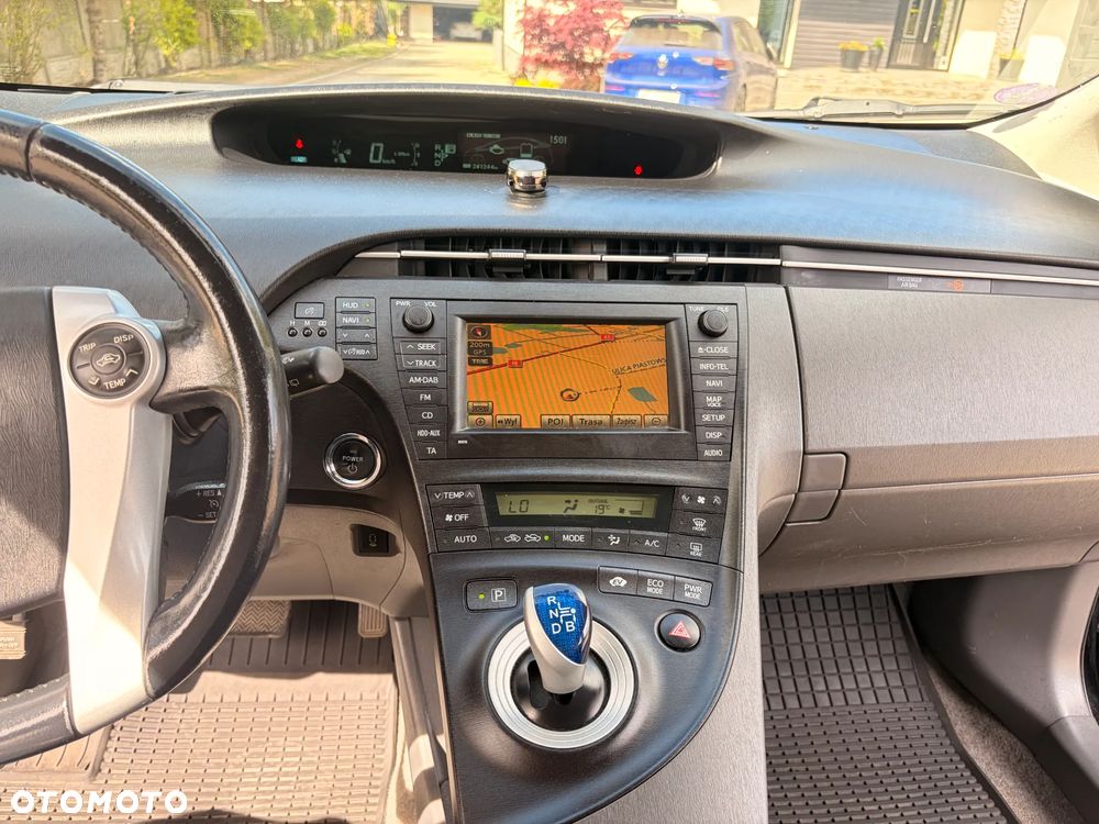 Toyota Prius 1.8 HSD Prestige - 27