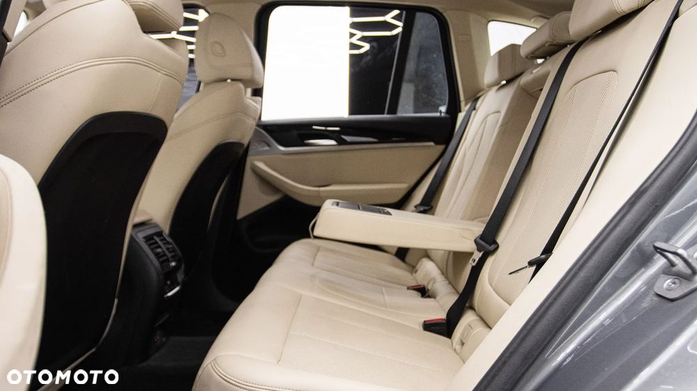 BMW X3 xDrive20d mHEV - 12