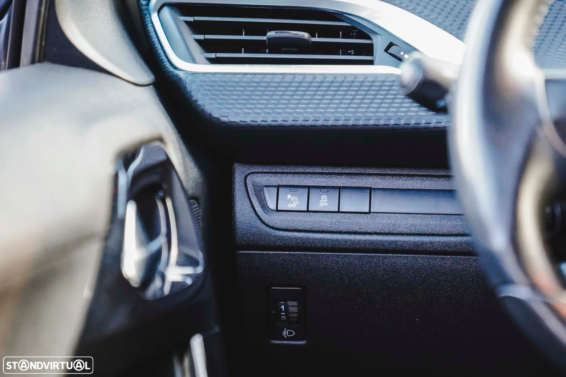 Peugeot 208 - 24