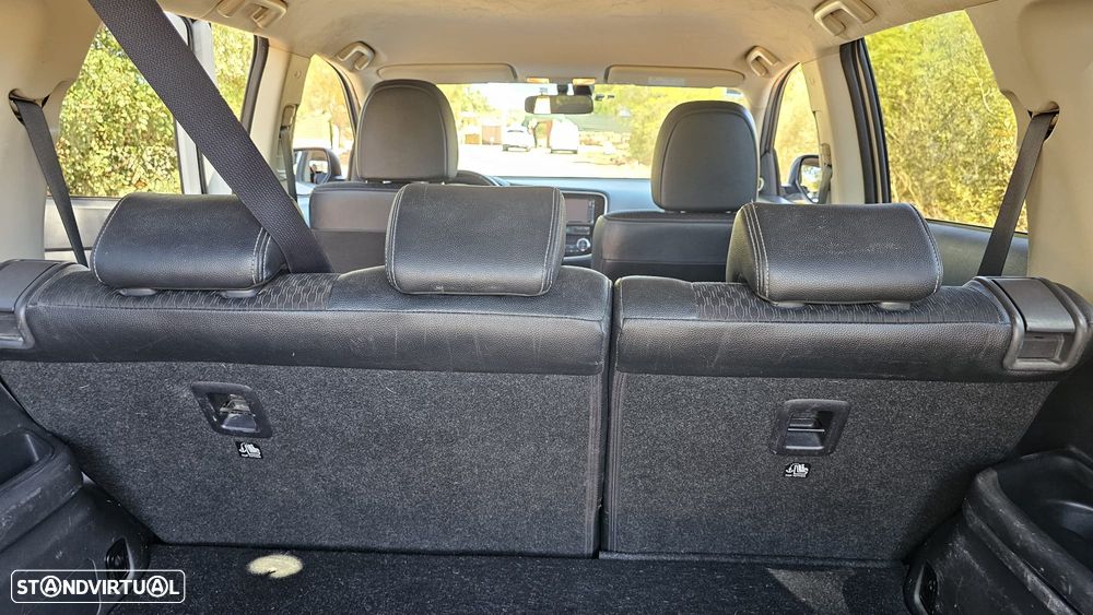 Mitsubishi Outlander - 26