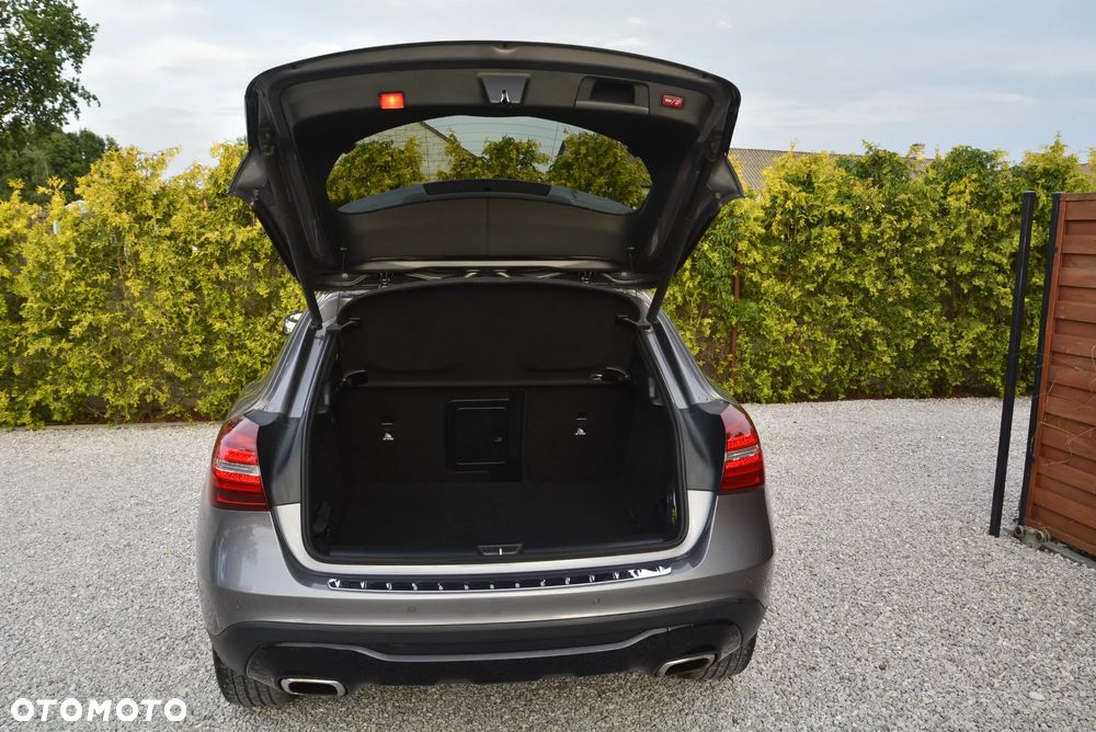 Mercedes-Benz GLA 200 7G-DCT AMG Line - 20