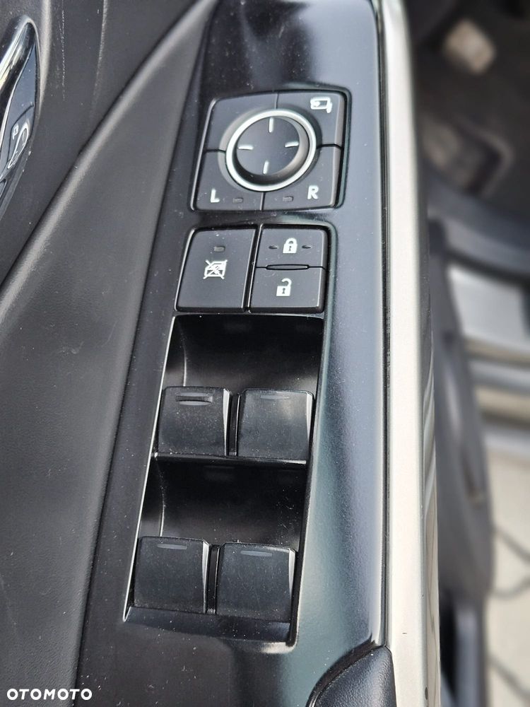 Lexus IS 300h Comfort - 23