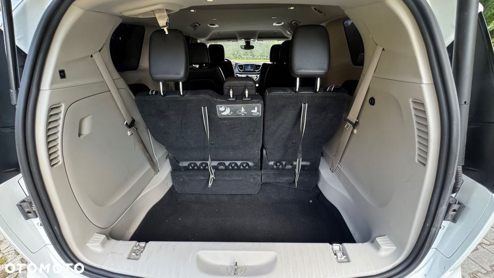 Chrysler Pacifica - 40