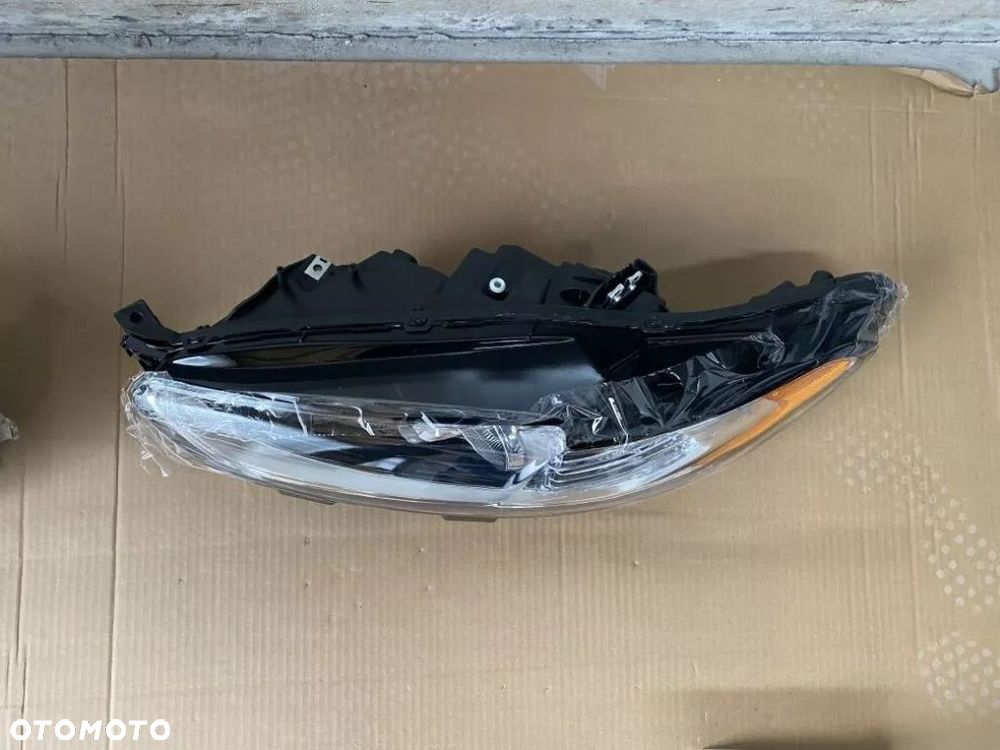 Lampy przód Forda Mondeo Fusion 2013r wersja USA - 3