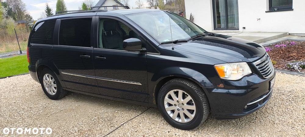 Chrysler Town & Country - 36