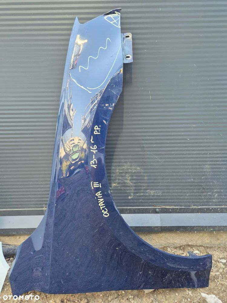 Błotnik Skoda Octavia III BIAŁY NIEBIESKI - 4