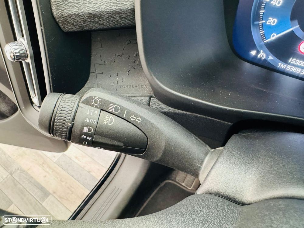 Volvo XC 40 1.5 T2 Momentum Core - 17