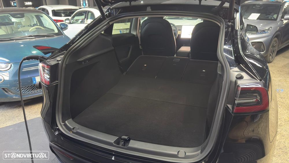Tesla Model Y Long Range Dual Motor AWD - 32