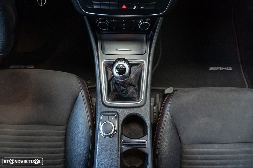 Mercedes-Benz CLA 180 CDI AMG Line - 32