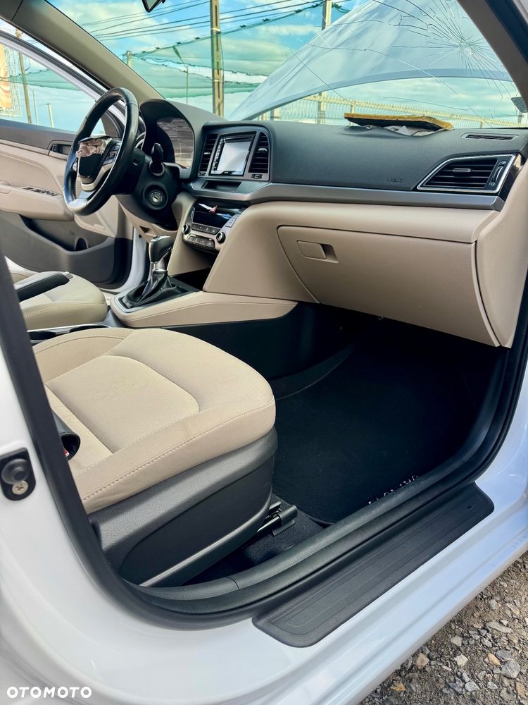 Hyundai Elantra 1.6 Style - 18