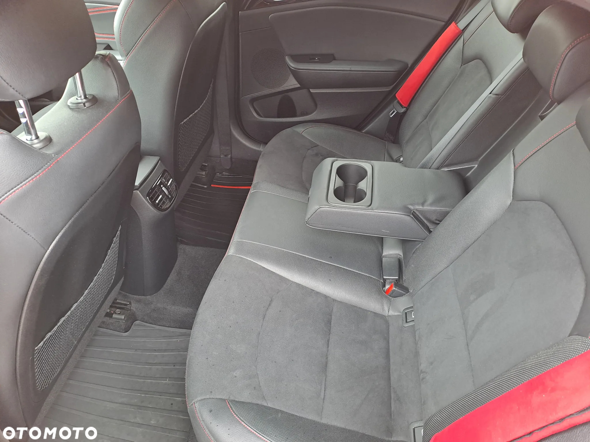 Kia ProCeed 1.6 T-GDI GT DCT - 11
