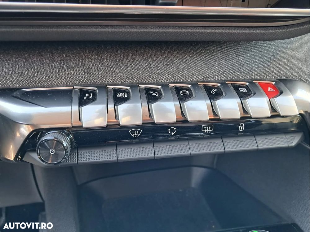 Peugeot 3008 1.6 PureTech Turbo S&S EAT8 Allure - 18