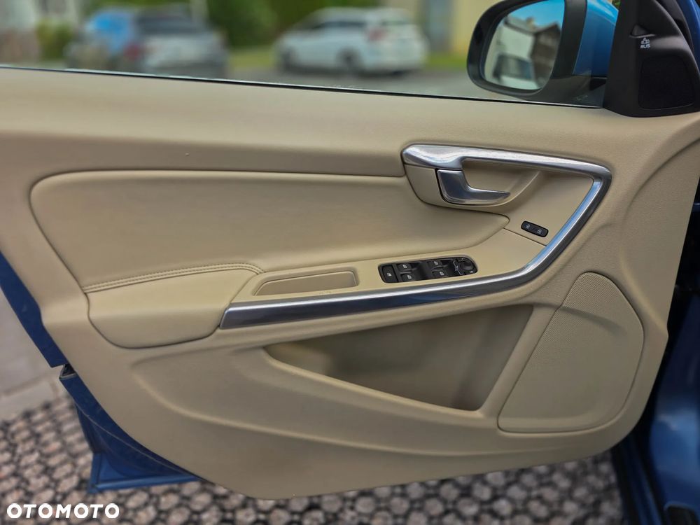 Volvo V60 D3 Summum - 23