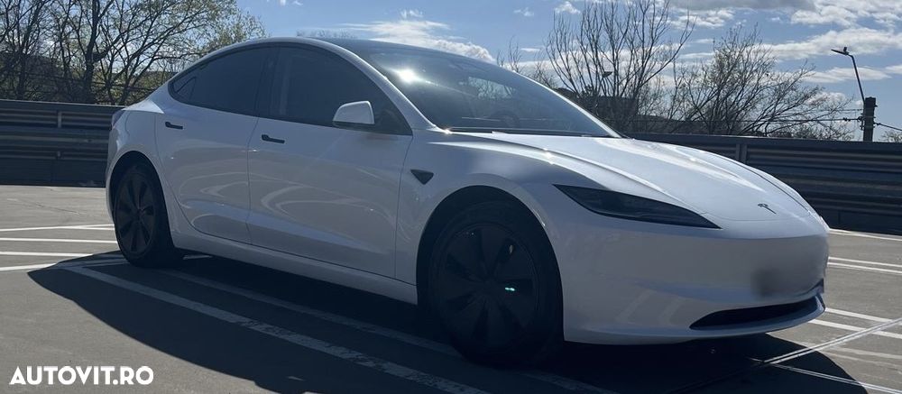 Tesla Model 3 - 1