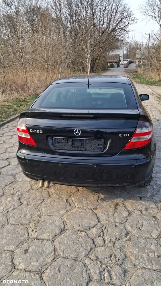 Na części MERCEDES C KLASA COUPE W203 C220 silnik 2.2 CDI OM 646.963 lakier C197 skrzynia maska zderzak drzwi klapa szyba fotel kanapa lusterko lampa deska GWARANCJA !!! Przód Tył Zestaw Komplet Drzwi Klapa Zderzak Błotnik Maska Grill Atrapa Szyba Pas Lampa Lusterko Boczki Fotel Kanapa Kokpit Deska Rozdzielcza Przełącznik Włącznik Sterownik Przewody Wiązka Instalacja Moduł Komputer Czujnik Listwa Pompa Alternator Wtryski Głowica Rozrusznik Kompresor Sprzęgło Dwumas Silnik  Skrzynia ABS Klimatyzacji Paliwa Wspomagania Kolektor Turbina Przepustnica Zawór Chłodnica Koło Hak Belka Sanki Zawieszenie Mcpherson Półoś Amortyzator Wydech Tłumik Zacisk Most - 9