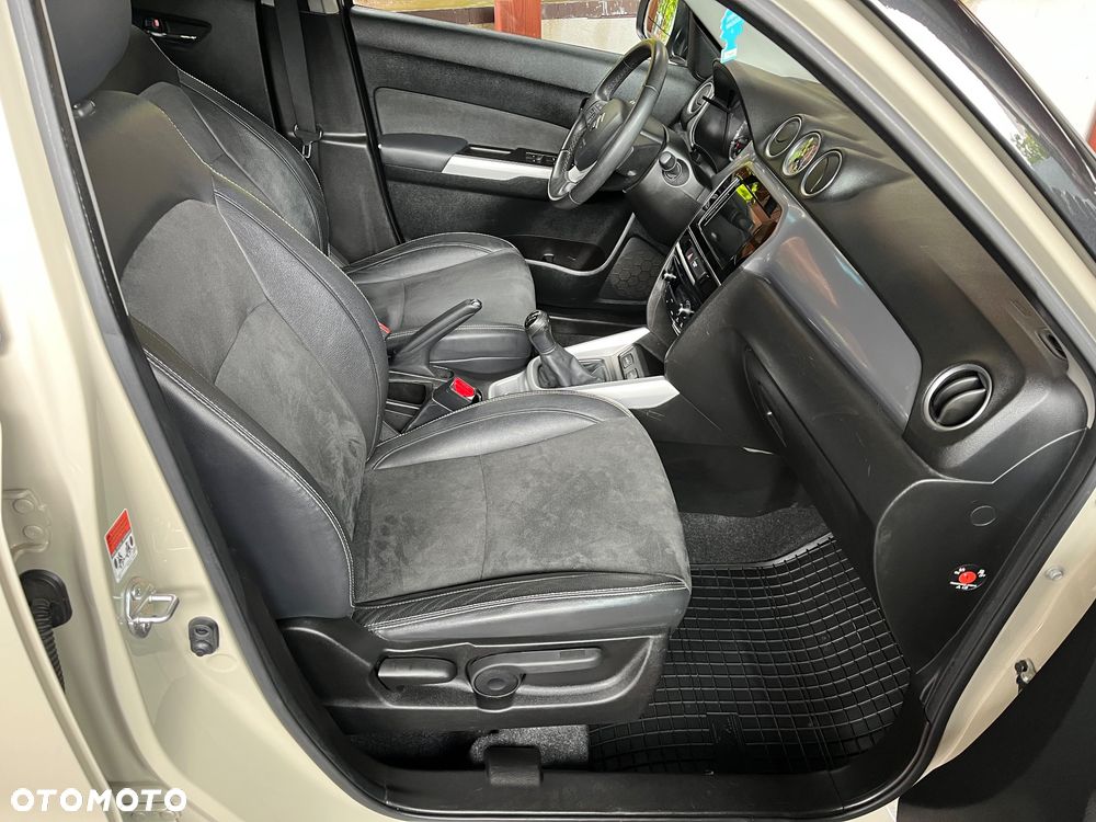 Suzuki Vitara 1.6 Premium 2WD - 32
