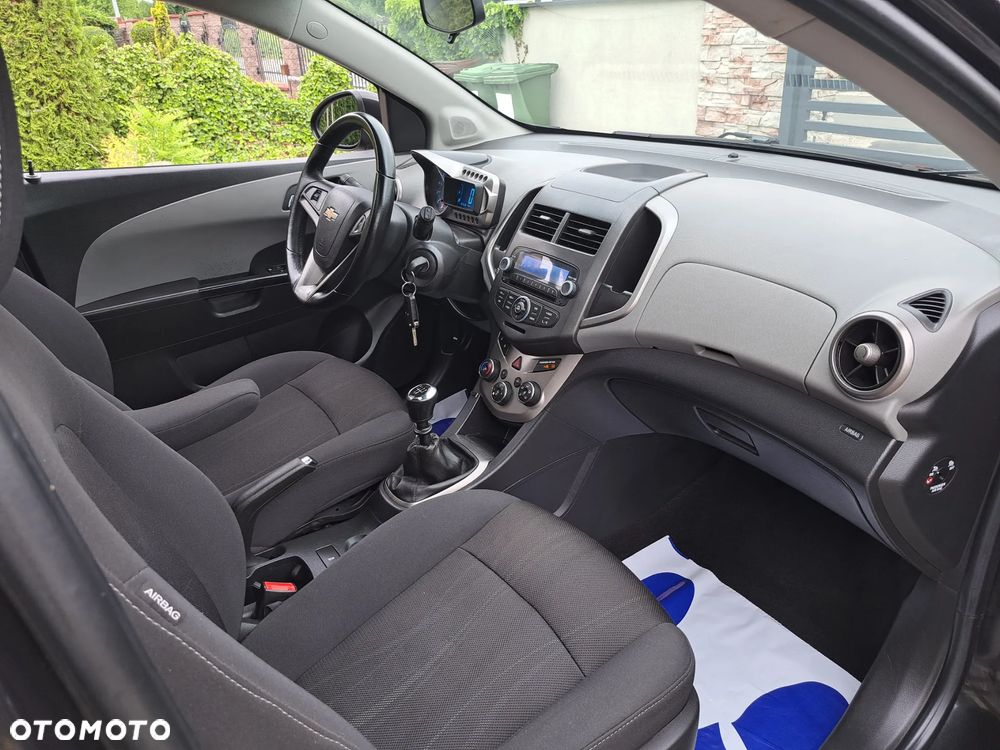 Chevrolet Aveo 1.6 LTZ - 15