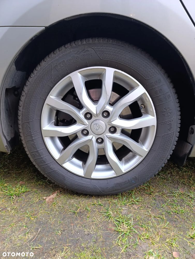 Toyota Avensis 1.8 Comfort - 15