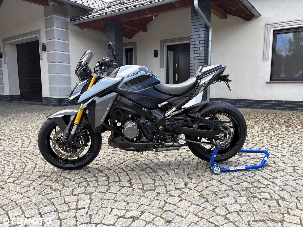 Suzuki GSX - 24