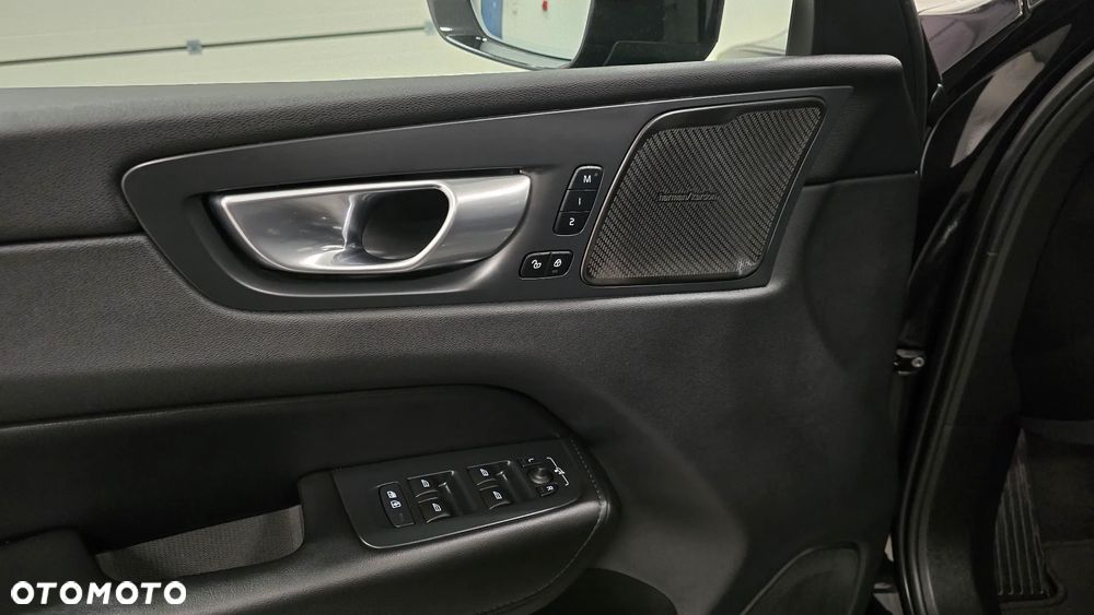 Volvo XC 60 B4 D Plus Dark - 13
