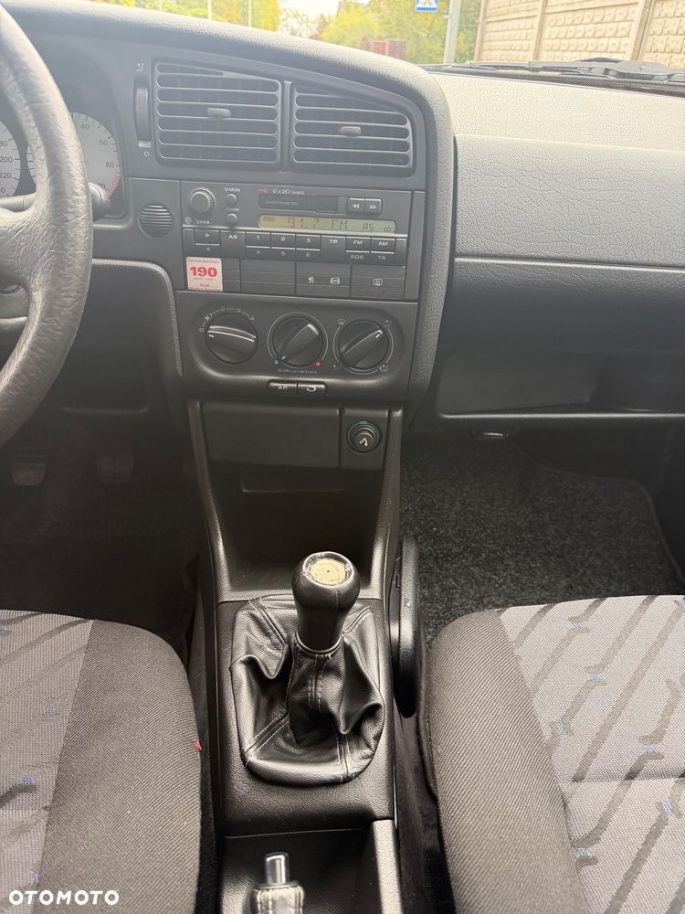 Volkswagen Passat - 12