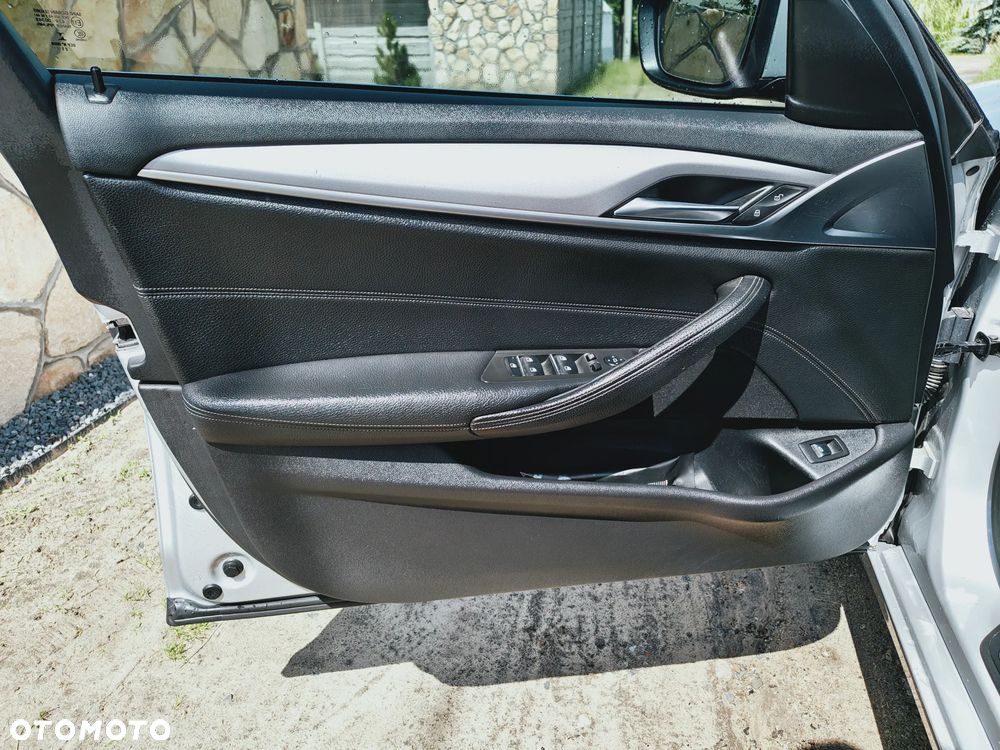 BMW Seria 5 530d xDrive Sport Line - 17