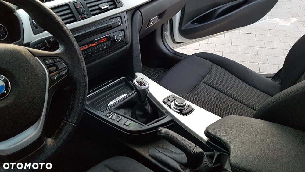 BMW Seria 3 318d Modern Line - 26