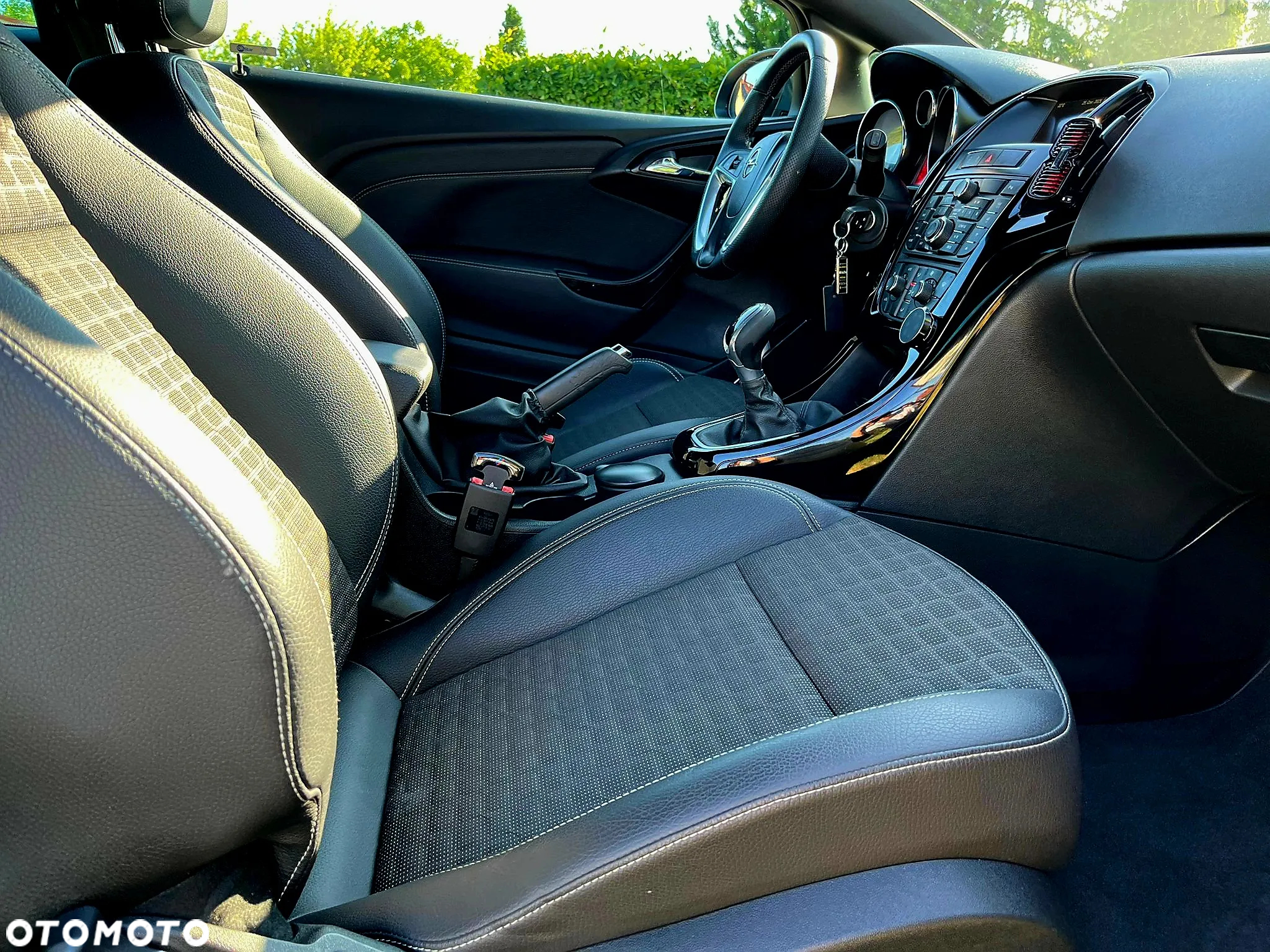 Opel Astra IV GTC 1.4 T Active - 27