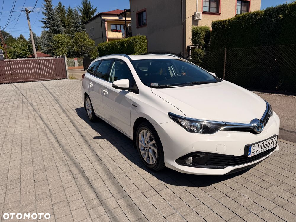 Toyota Auris Hybrid 135 Comfort - 1