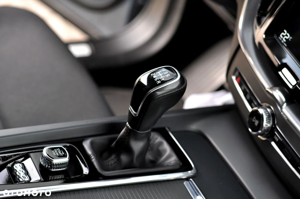Volvo XC 60 D3 Momentum Pro - 33