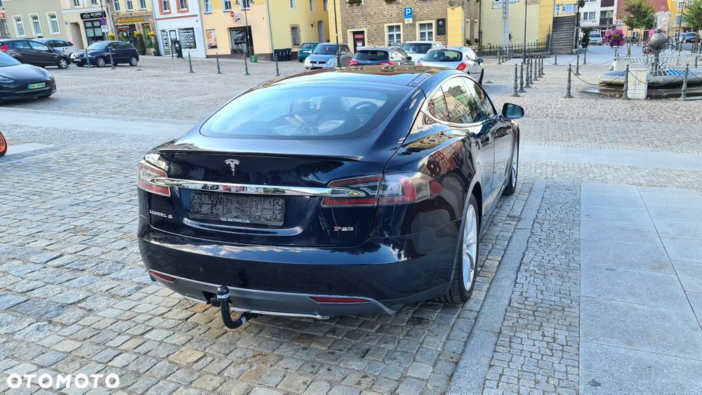 Tesla Model S - 7
