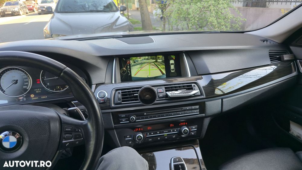 BMW Seria 5 525d xDrive - 13
