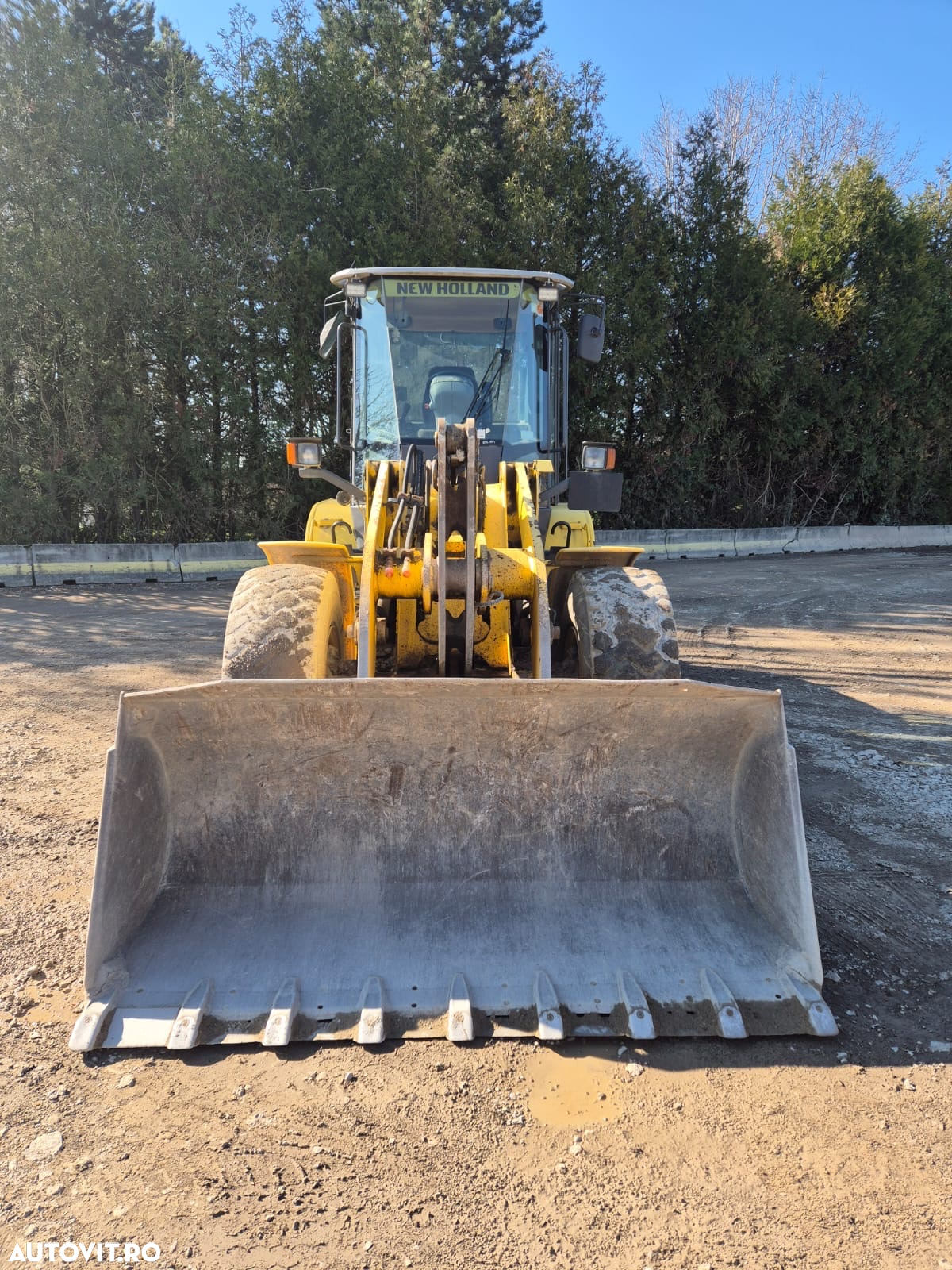 New Holland W130B - 4