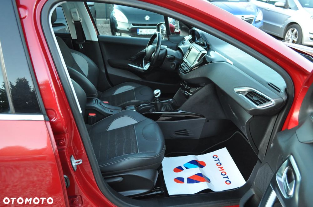 Peugeot 2008 1.2 Pure Tech Allure S&S - 15