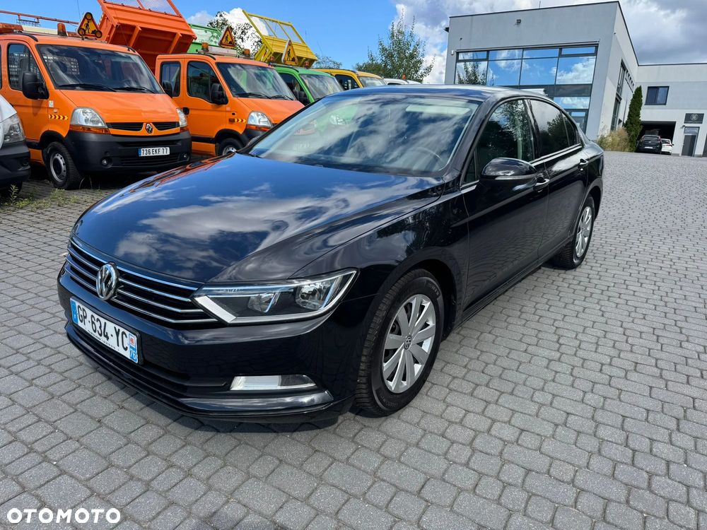 Volkswagen Passat - 1