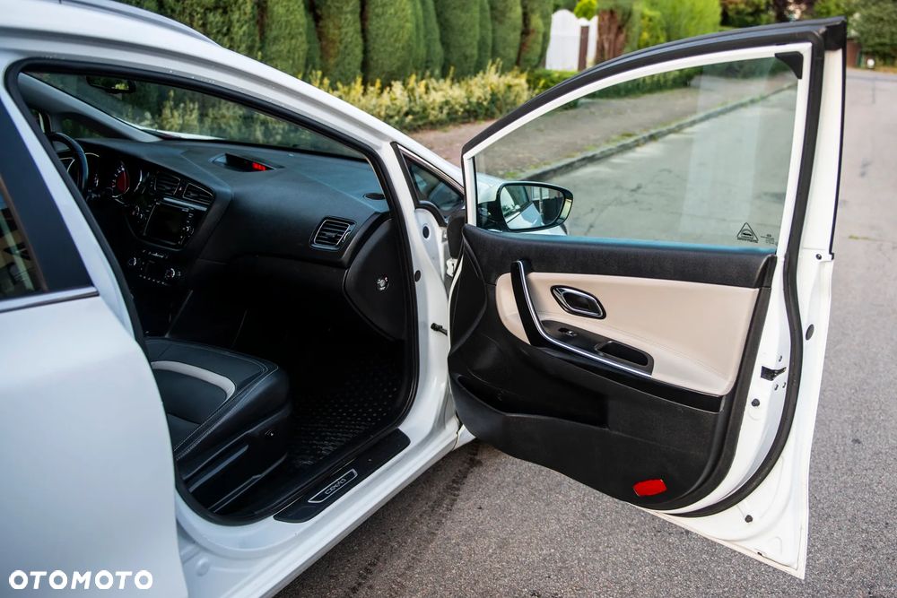 Kia Ceed 1.6 GDI DCT Platinum Edition - 37