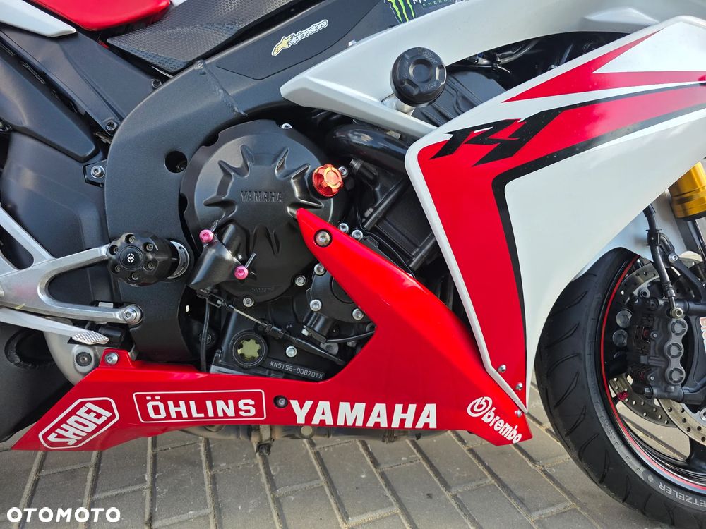 Yamaha R1 - 12