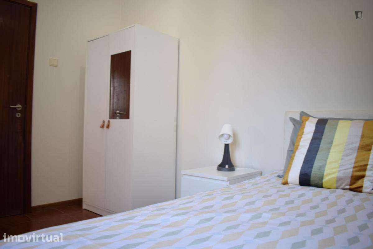 Quarto - localizado em Paranhos Porto - Grande imagem: 3/15