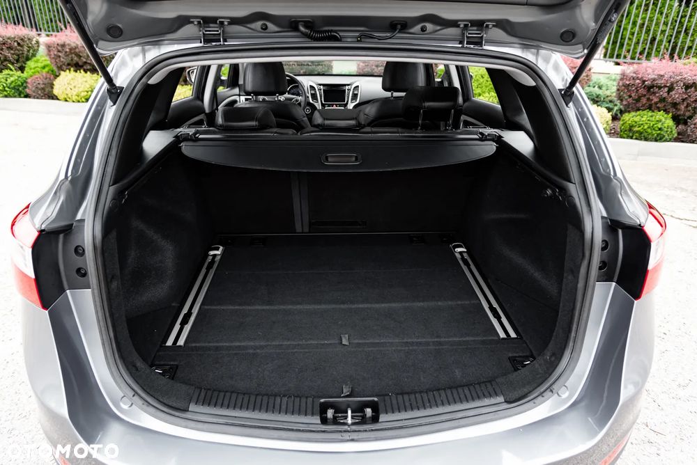 Hyundai i30 blue Kombi 1.6 GDi YES Silver - 25