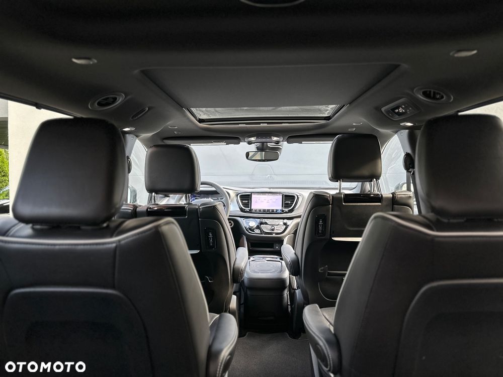 Chrysler Pacifica - 17