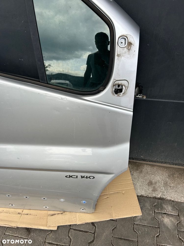 Renault Trafic II Vivaro Primastar drzwi prawy przód srebrne prawe przednie - 4