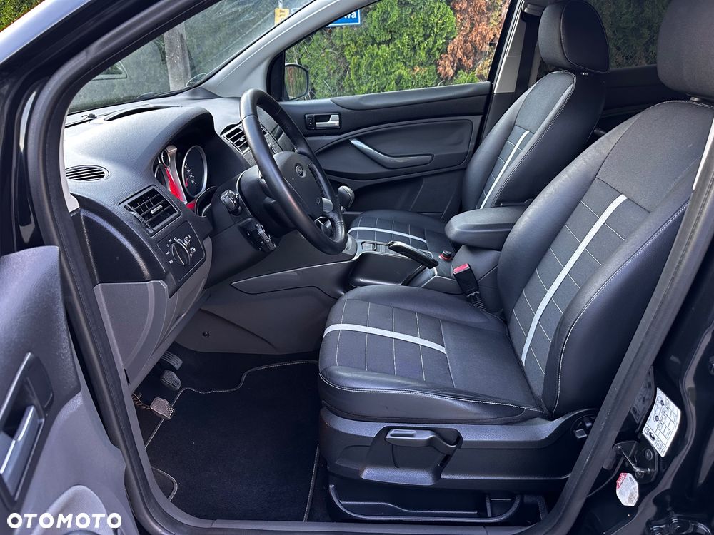 Ford Kuga 2.0 TDCi 2x4 Titanium - 29