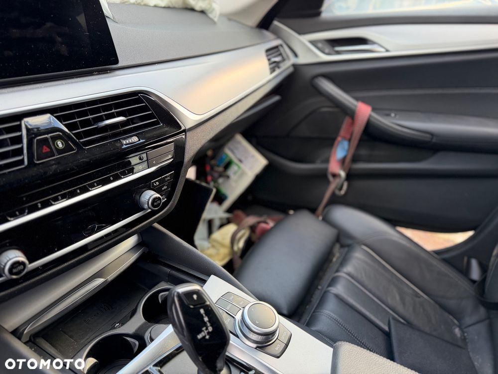 BMW Seria 5 520d xDrive Touring - 24