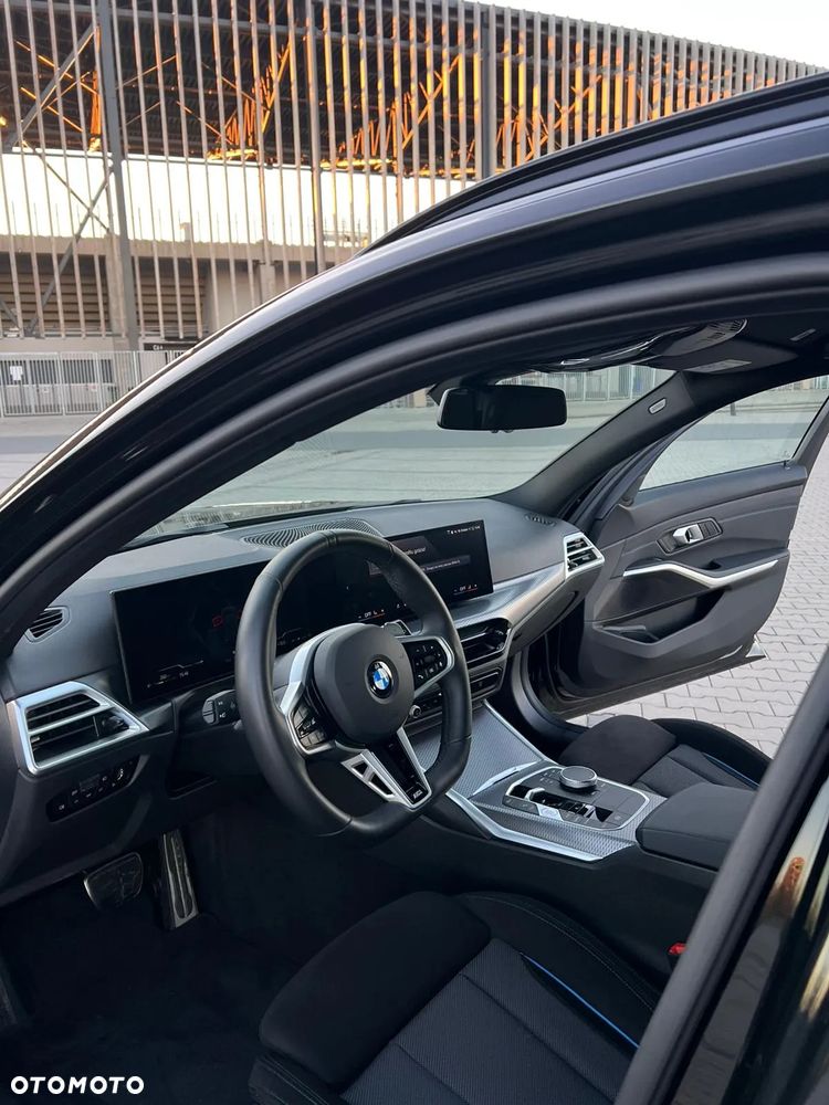 BMW Seria 3 330i xDrive M Sport - 28