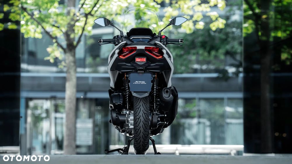 Yamaha X-max - 12